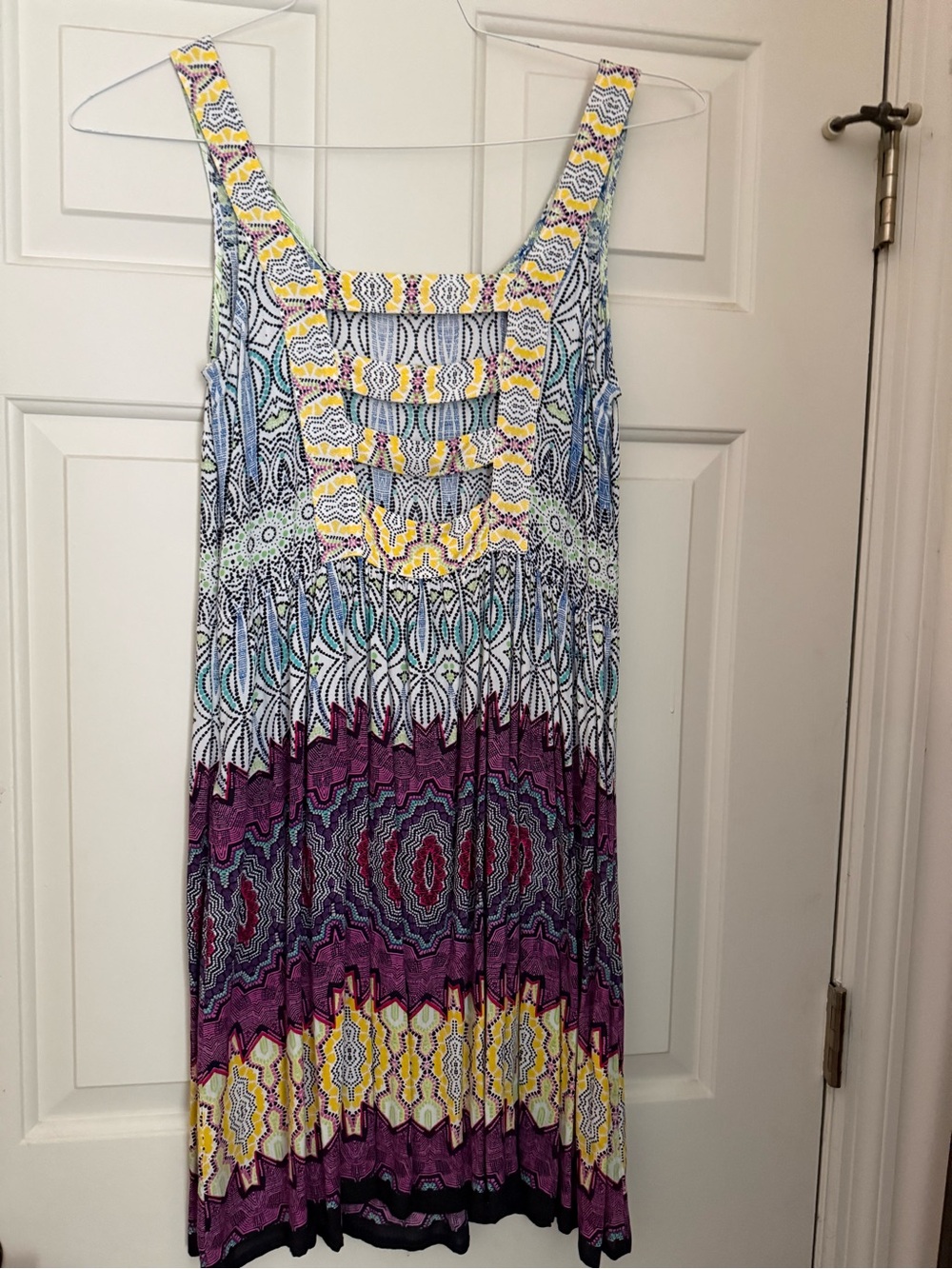 Woman’s Dress - Picture 2 of 11